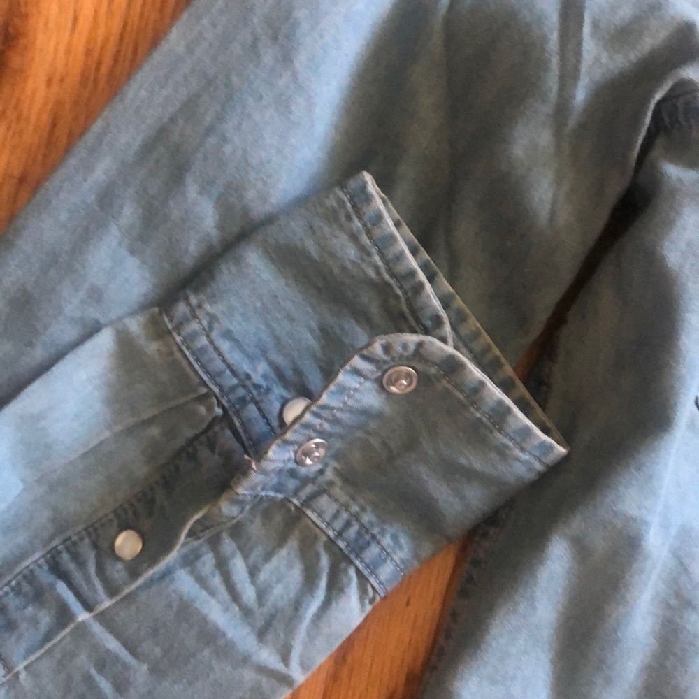 Women’s Denim Button Up - Picture 2 of 6